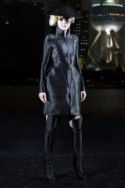 Look 15
